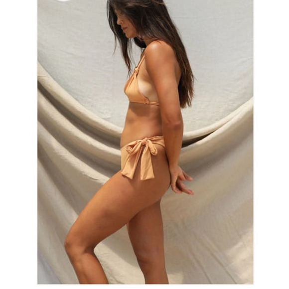 NWT Stone Fox Swim Isobel Minimalist Bikini Top Adjustable Sandstone size Small - Picture 13 of 16